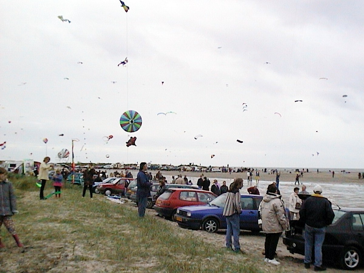 Oostvoorne wereldvredes vliegerdag 10 oktober 1999