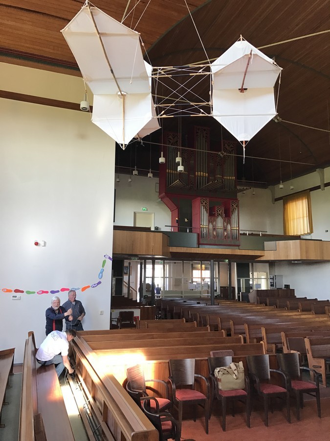 Historische vliegers van Jan Borsboom (kerk Nieuwendijk)